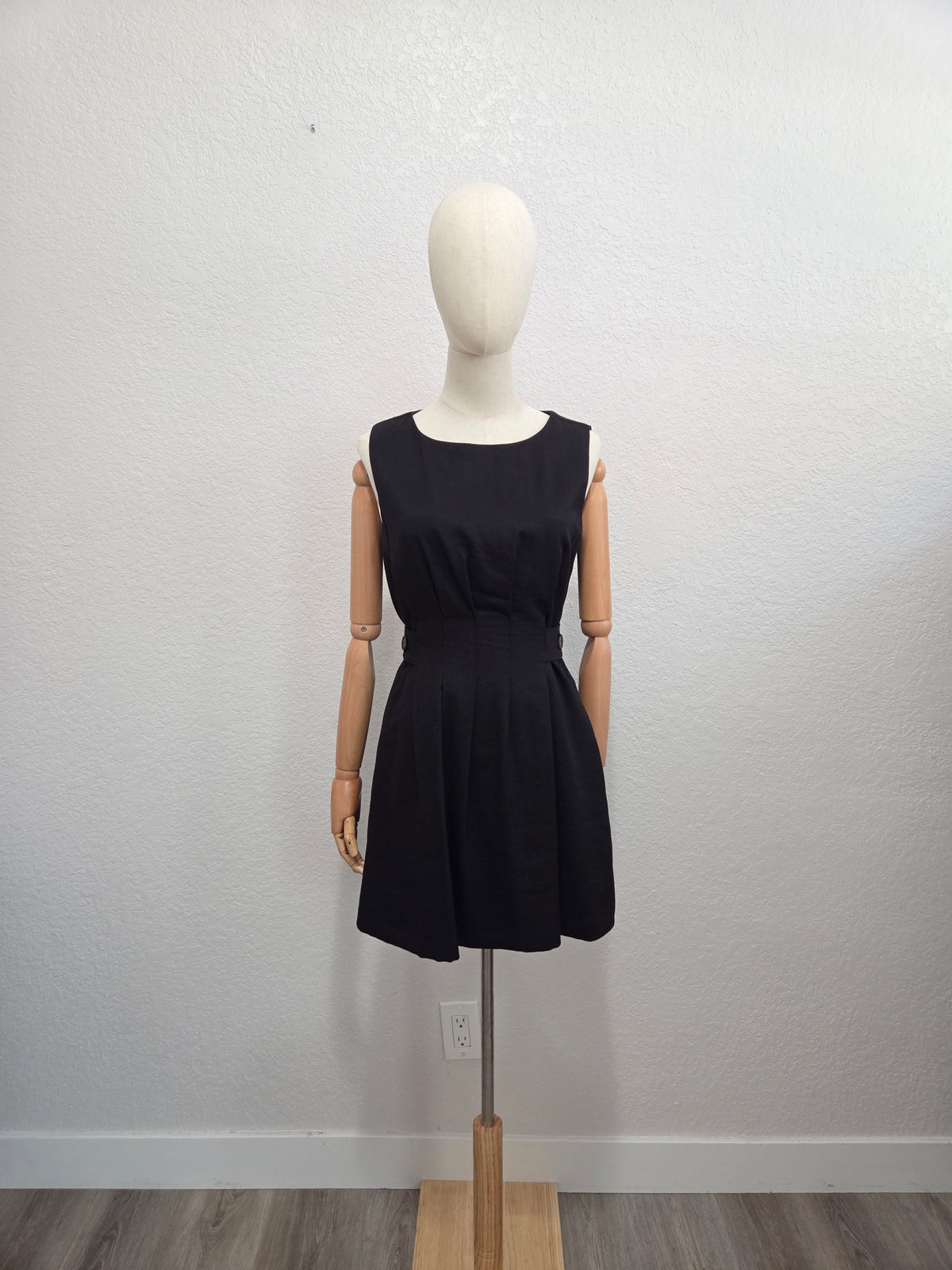 DRESS 001 — Mini Edition
